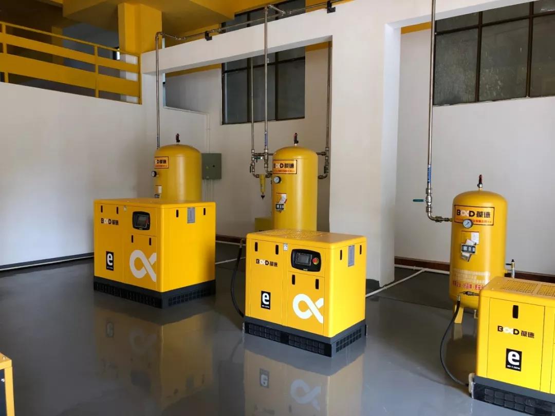 葆德空壓機安裝演示1.jpg 葆德空壓機安裝演示1.jpg